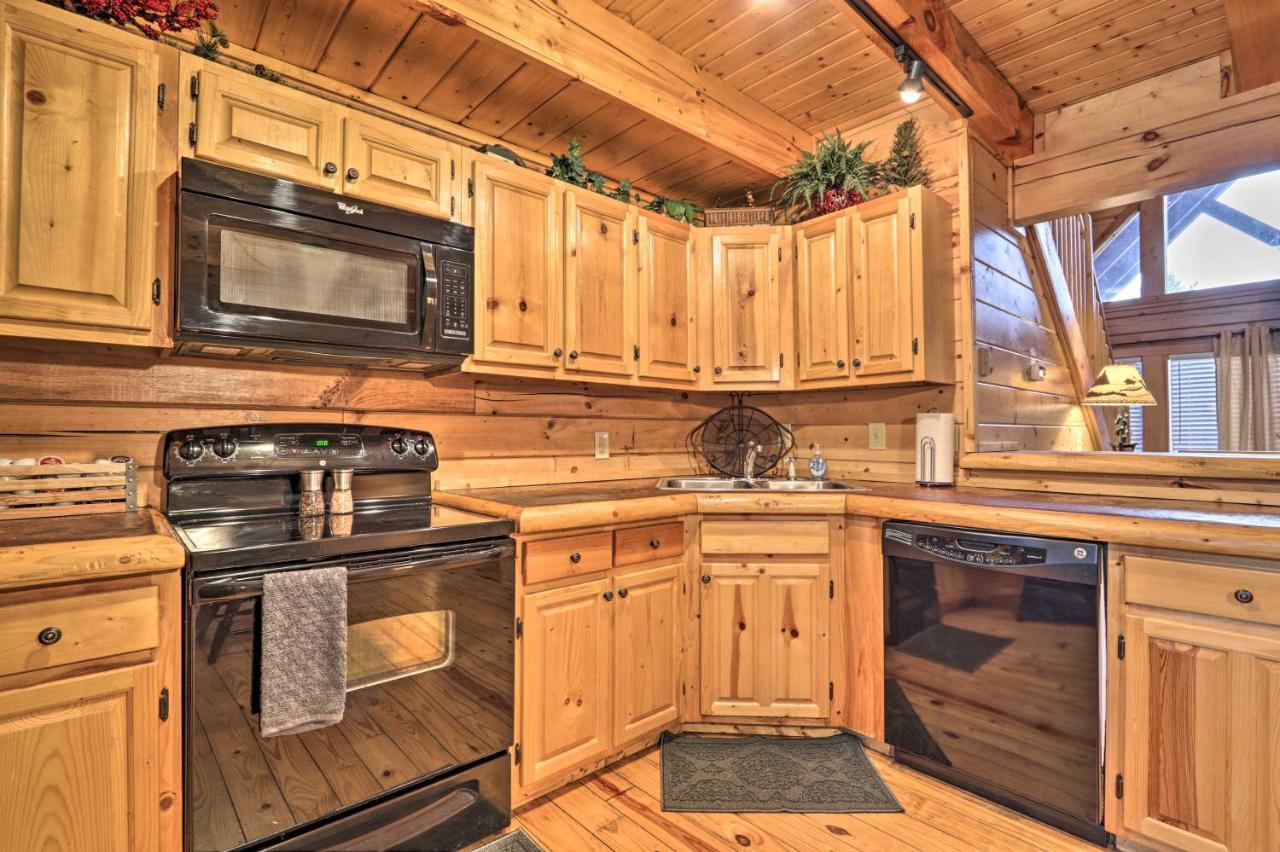 Pigeon Forge Cabin With Games, 1 Mi To Parkway! Exterior photo