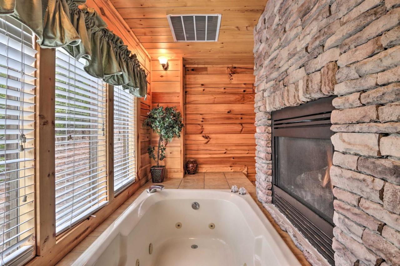 Pigeon Forge Cabin With Games, 1 Mi To Parkway! Exterior photo