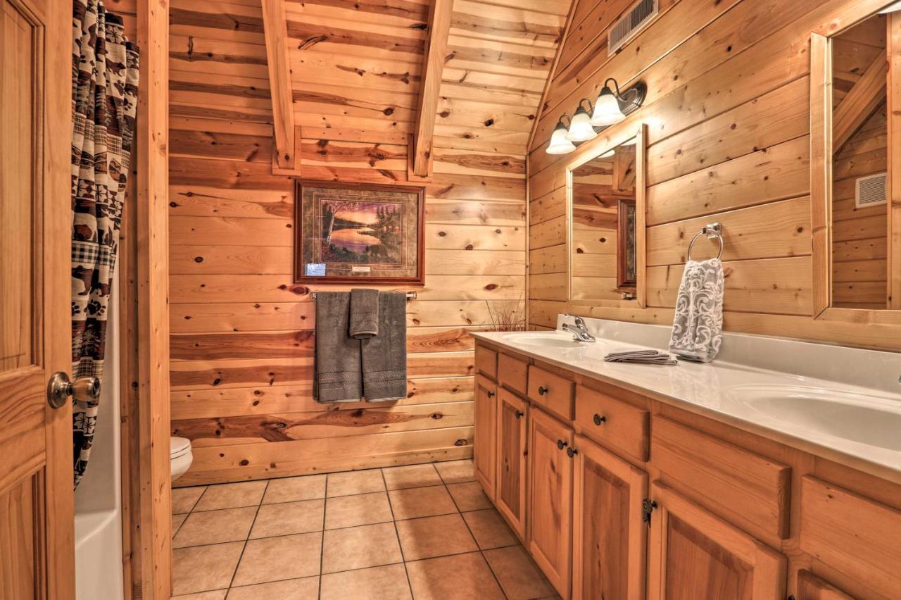 Pigeon Forge Cabin With Games, 1 Mi To Parkway! Exterior photo