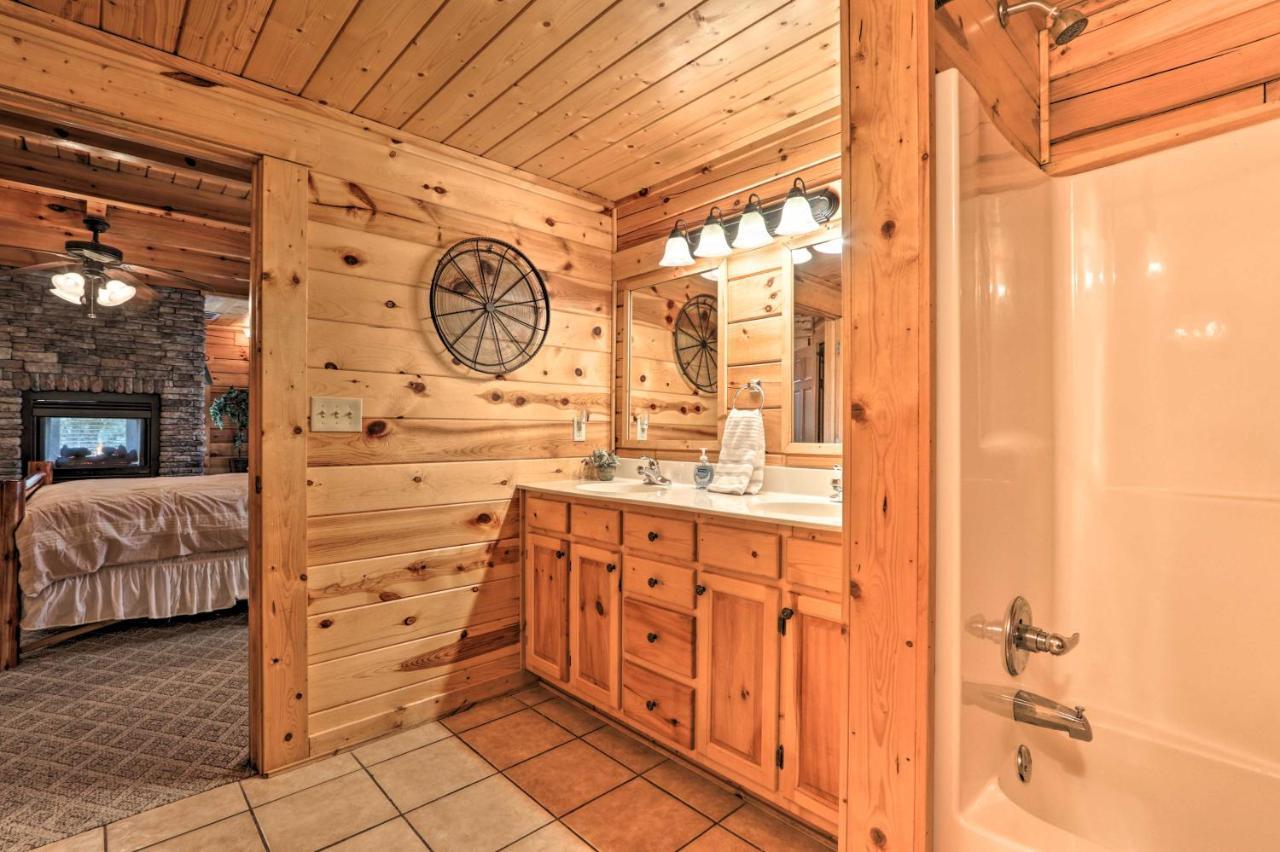 Pigeon Forge Cabin With Games, 1 Mi To Parkway! Exterior photo